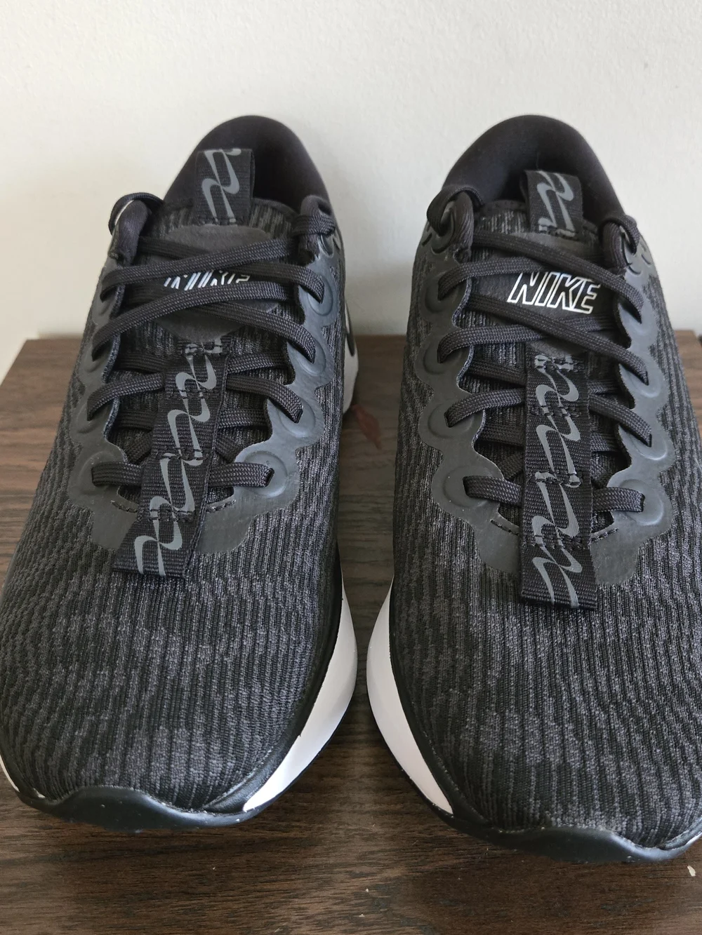 NEW Nike Motiva Walking Shoes Womens 9 / Mens 7.5 Black White DV1238 001